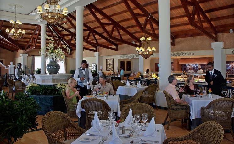 Imagen del bar/restaurante del Hotel Bahia Principe Luxury Ambar - Adults Only - All Inclusive. Foto 3