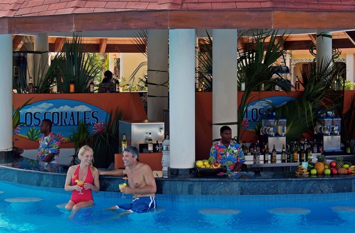 Imagen de la piscina del Hotel Bahia Principe Luxury Ambar - Adults Only - All Inclusive. Foto 14