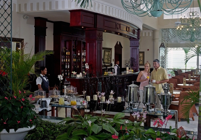 Imagen del bar/restaurante del Hotel Bahia Principe Luxury Ambar - Adults Only - All Inclusive. Foto 4