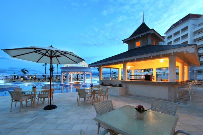Imagen de los exteriores del Hotel Bahia Principe Luxury Runaway Bay - Adults Only - All Inclusive. Foto 9
