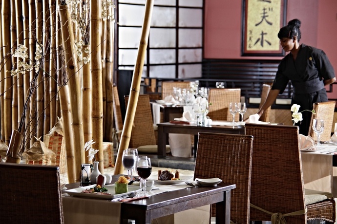 Imagen del bar/restaurante del Hotel Bahia Principe Luxury Runaway Bay - Adults Only - All Inclusive. Foto 7