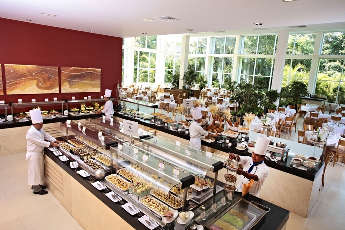 Imagen del bar/restaurante del Hotel Bahia Principe Luxury Sian Ka'an - Adults Only - All Inclusive. Foto 5