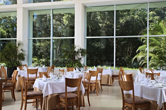 Imagen del bar/restaurante del Hotel Bahia Principe Luxury Sian Ka'an - Adults Only - All Inclusive. Foto 6