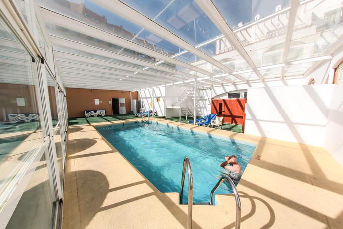 Imagen de la piscina del Hotel Bahia Serena. Foto 18