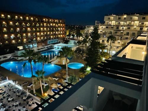 Imagen de los exteriores del Hotel Bahia Serena. Foto 14