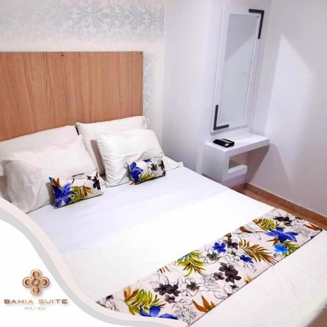 Imagen de la habitación del Hotel Bahia Suite. Foto 6