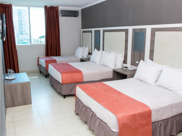 Imagen de la habitación del Hotel Bahia Suites. Foto 2