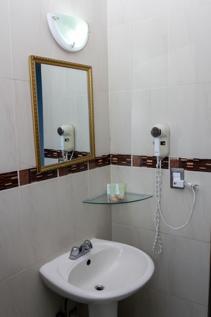 Imagen de la habitación del Hotel Bahia Suites. Foto 6