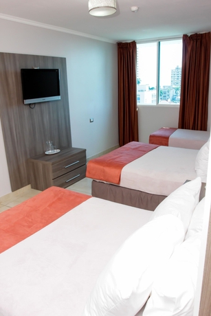 Imagen de la habitación del Hotel Bahia Suites. Foto 7