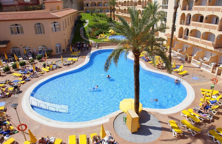 Imagen de la piscina del Hotel Bahia Tropical. Foto 14