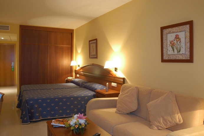 Imagen de la habitación del Hotel Bahia Tropical. Foto 8