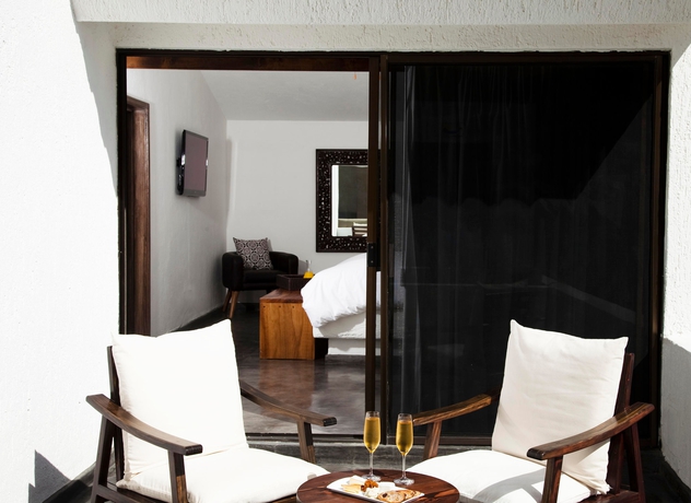 Imagen de los exteriores del Hotel Bahia and Beach House. Foto 15