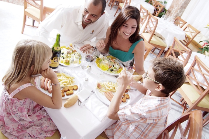 Imagen del bar/restaurante del Hotel Bahia de Palma Affiliated by Fergus. Foto 7