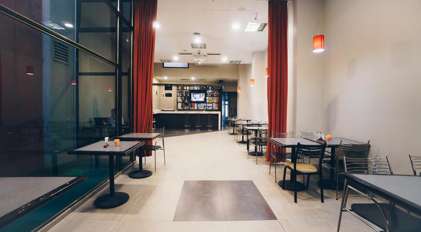 Imagen del bar/restaurante del Hotel Bah&iacute;a, Bahia Blanca. Foto 6