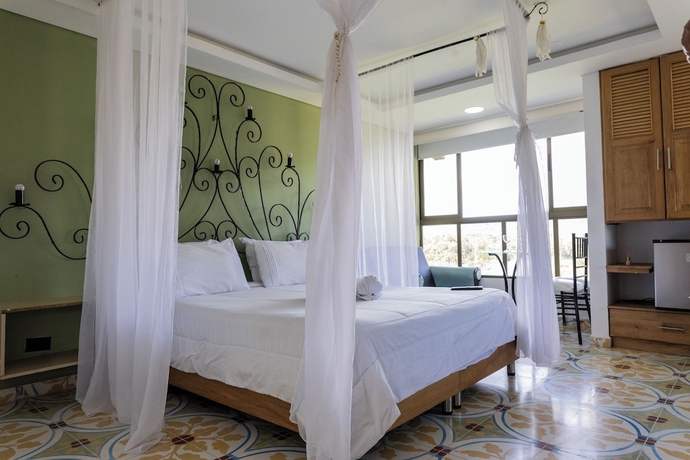 Imagen de la habitación del Hotel Bah&iacute;a Del Faro. Foto 2