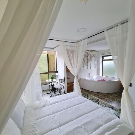 Imagen de la habitación del Hotel Bah&iacute;a Del Faro. Foto 13