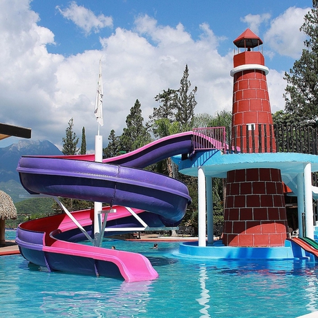 Imagen de la piscina del Hotel Bahía Escondida. Foto 18