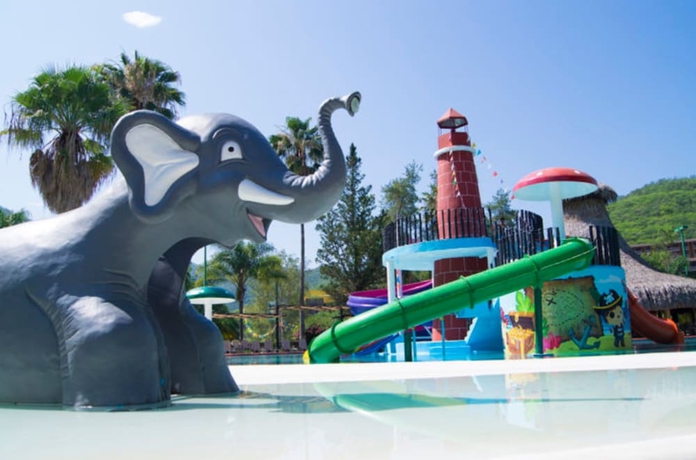 Imagen de la piscina del Hotel Bahía Escondida. Foto 19