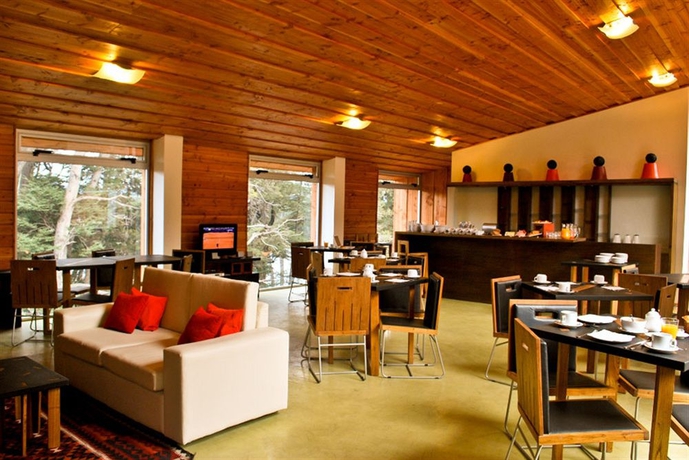 Imagen del bar/restaurante del Hotel Bah&iacute;a Monta&ntilde;a. Foto 3