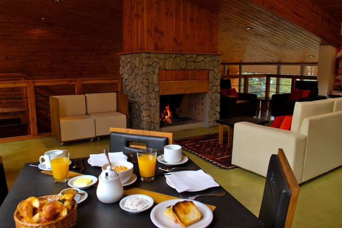 Imagen del bar/restaurante del Hotel Bah&iacute;a Monta&ntilde;a. Foto 4