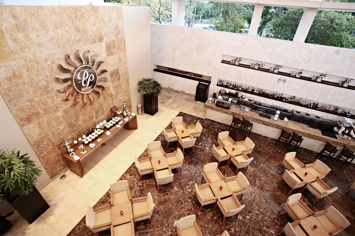 Imagen del bar/restaurante del Hotel Bah&iacute;a Pr&iacute;ncipe Escape Sian Ka'an - Adults Only - All Inclusive. Foto 2