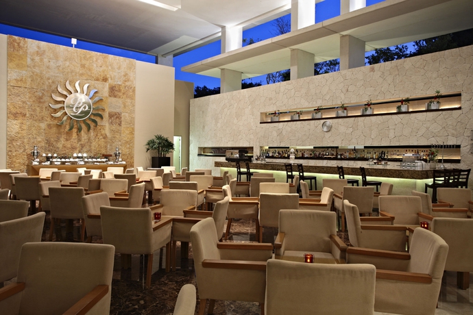Imagen del bar/restaurante del Hotel Bah&iacute;a Pr&iacute;ncipe Escape Sian Ka'an - Adults Only - All Inclusive. Foto 3