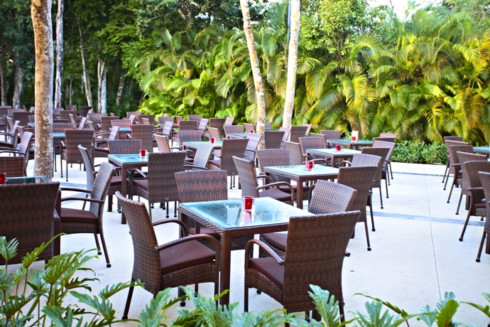 Imagen del bar/restaurante del Hotel Bah&iacute;a Pr&iacute;ncipe Escape Sian Ka'an - Adults Only - All Inclusive. Foto 4