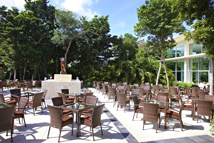 Imagen del bar/restaurante del Hotel Bah&iacute;a Pr&iacute;ncipe Escape Sian Ka'an - Adults Only - All Inclusive. Foto 7