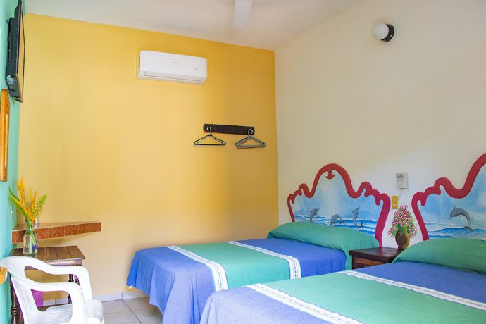 Imagen de la habitación del Hotel Bah&iacute;a, San Patricio Melaque. Foto 5