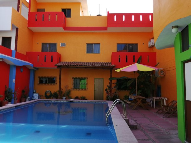 Imagen de la piscina del Hotel Bah&iacute;a, San Patricio Melaque. Foto 19