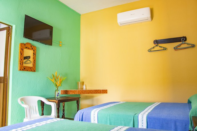 Imagen de la habitación del Hotel Bah&iacute;a, San Patricio Melaque. Foto 12
