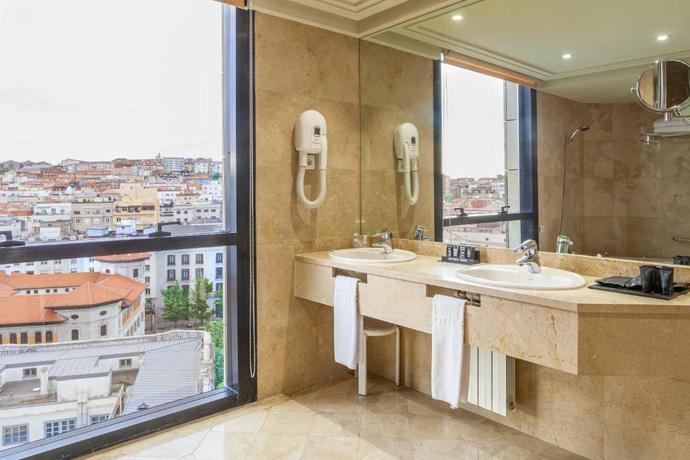Imagen de la habitación del Hotel Bah&iacute;a, Santander. Foto 9
