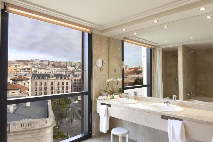 Imagen de la habitación del Hotel Bah&iacute;a, Santander. Foto 10