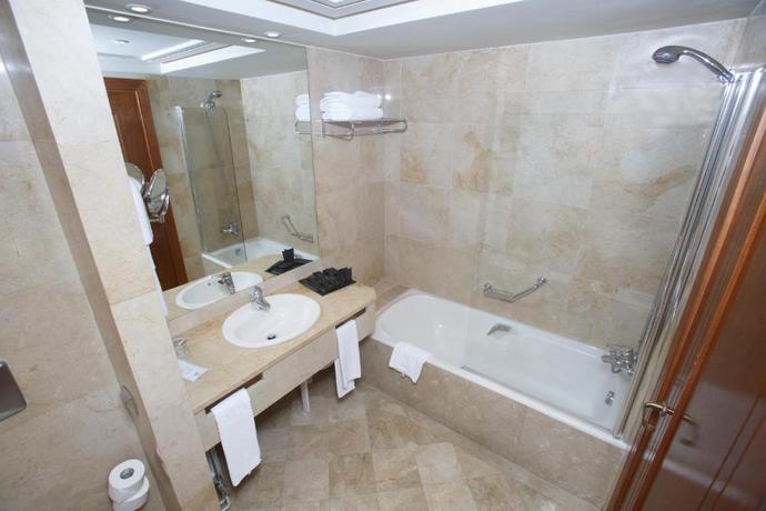 Imagen de la habitación del Hotel Bah&iacute;a, Santander. Foto 13