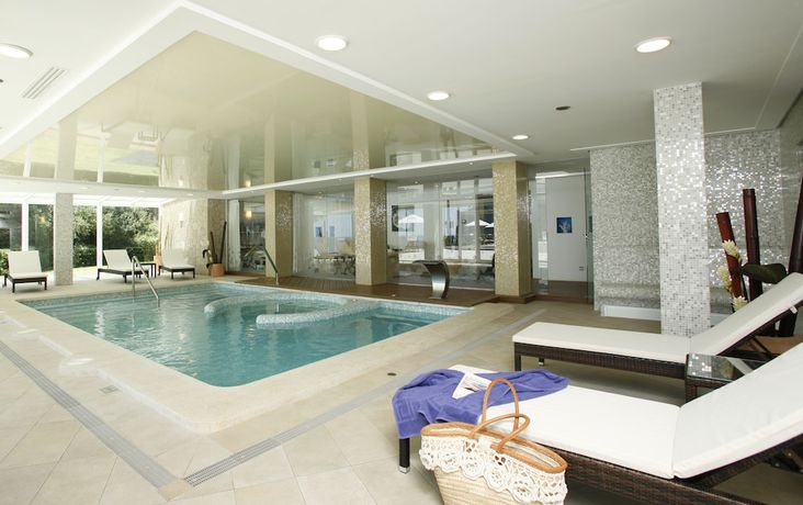 Imagen de la piscina del Hotel Bahía Suites Camp De Mar. Foto 19