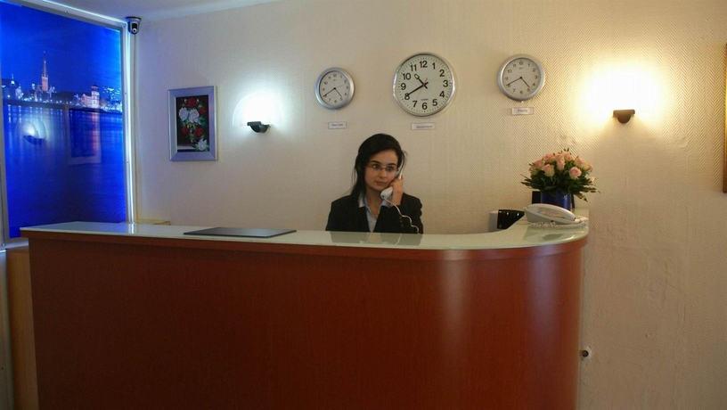 Imagen de los interiores del Hotel Bahn. Foto 8