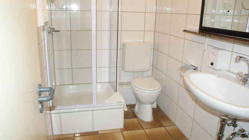 Imagen de la habitación del Hotel Bahn. Foto 5