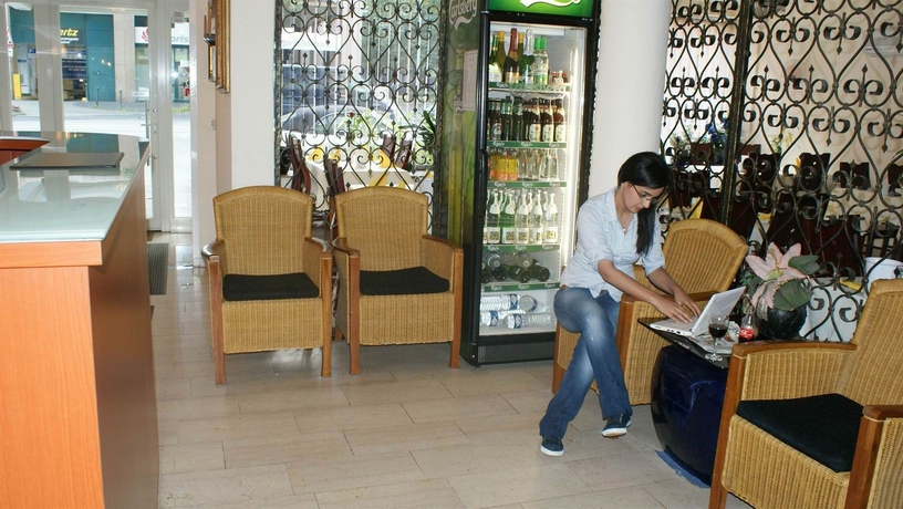 Imagen de los interiores del Hotel Bahn. Foto 9