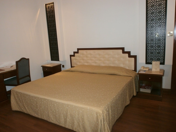Imagen de la habitación del Hotel Bahrain Carlton. Foto 7
