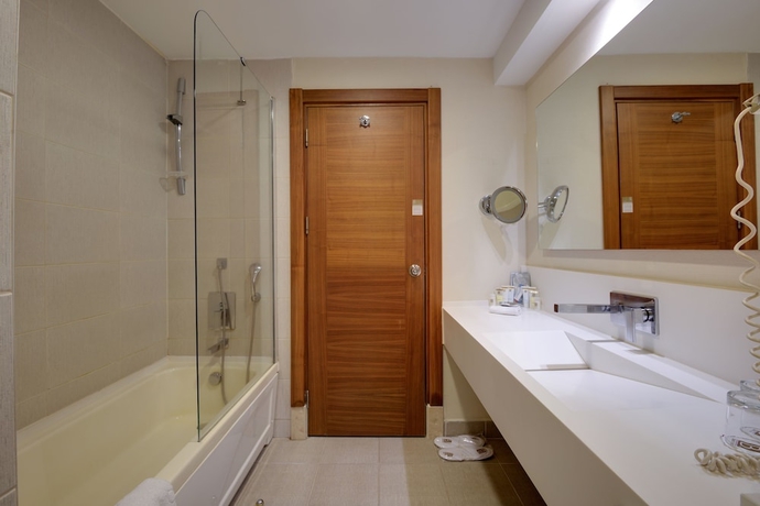 Imagen de la habitación del Hotel Baia Bursa. Foto 5