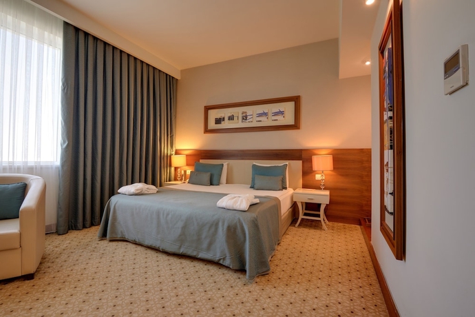 Imagen de la habitación del Hotel Baia Bursa. Foto 13