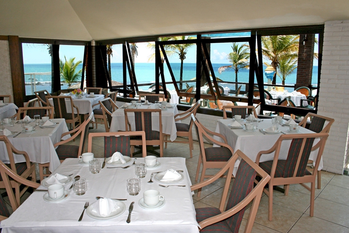 Imagen del bar/restaurante del Hotel Baia Cabr&aacute;lia. Foto 4