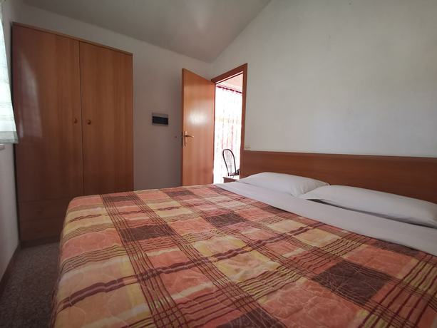 Imagen de la habitación del Hotel Baia Calenella. Foto 18