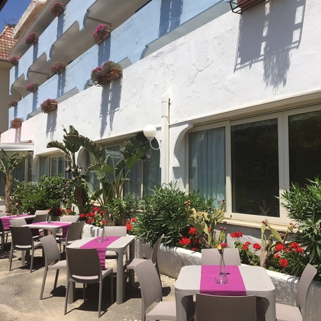 Imagen general del Hotel Baia Degli Dei. Foto 7