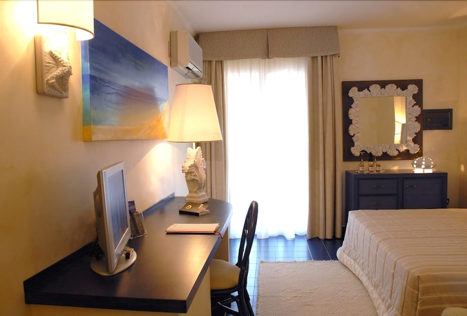Imagen de la habitación del Hotel Baia Dei Faraglioni. Foto 4