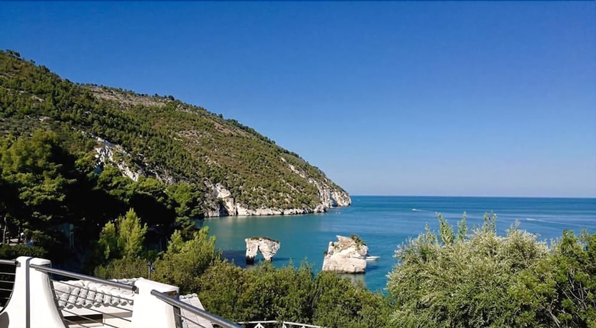 Imagen general del Hotel Baia Dei Faraglioni. Foto 1