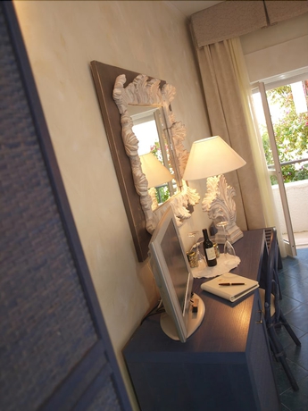 Imagen de la habitación del Hotel Baia Dei Faraglioni. Foto 9