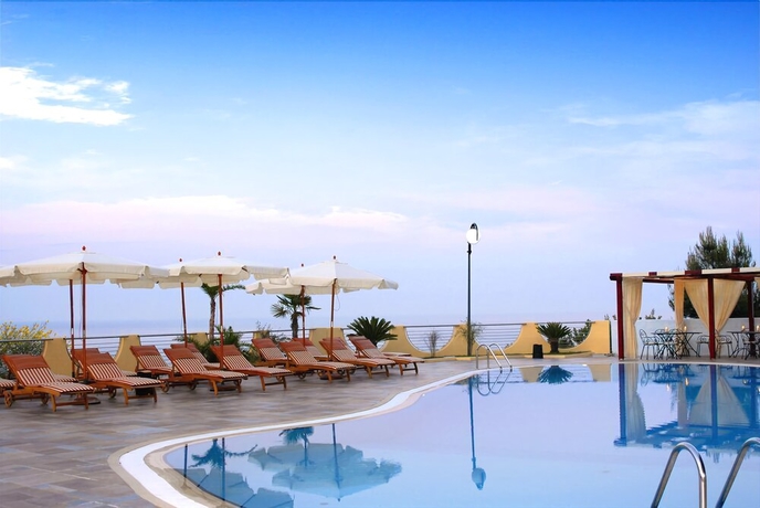 Imagen de la piscina del Hotel Baia Dei Faraglioni. Foto 19