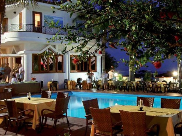 Imagen general del Hotel Baia Del Capo. Foto 10