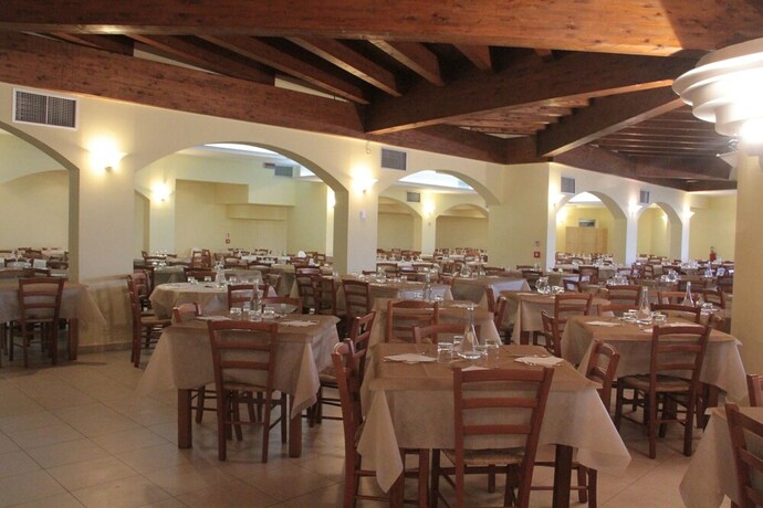 Imagen del bar/restaurante del Hotel Baia Della Rocchetta. Foto 18